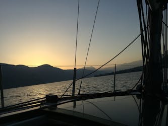 Sunset sailing experience with dinner on Lake Como